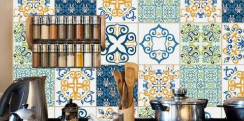 Mosaicos na paredes de cozinhas e banheiros