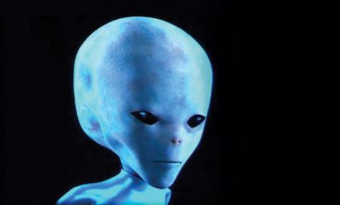 Suposto alien é visto em telhado de fazenda no México