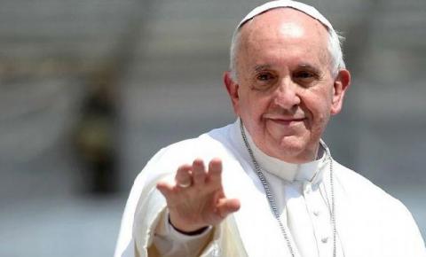 Gay vítima de abuso conta que Papa disse 'Deus te fez assim e te ama assim'
