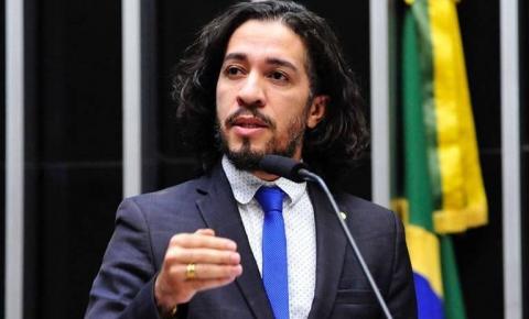 Com medo de ameaças, Jean Wyllys, do PSOL, desiste de mandato e deixa o Brasil