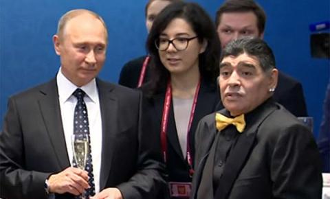 ‘A presidência foi roubada de Lula’, diz Maradona na Rússia
