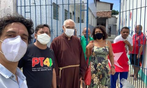 Solidariedade:Em Maceió, dirigentes do PT realizam '''ação humanitária''