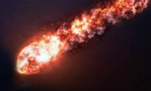 'Bola de fogo' explode sobre Atlântico a mil quilômetros da costa do Brasil