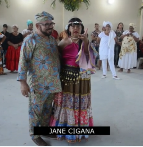 Vídeo:Jane Cigana recebe homenagem do Baba Manoel do Xoroquê em festa de Candomblé